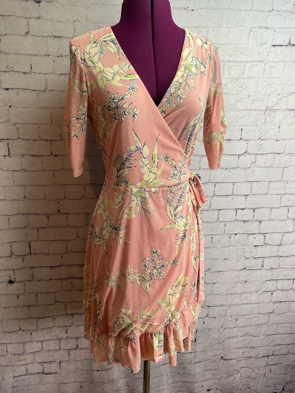 Sanctuary size medium pink floral wrap dress